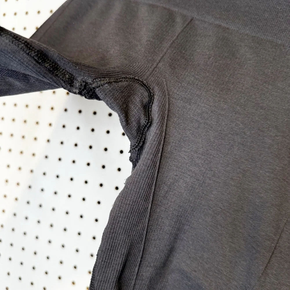 Lululemon | Seamless Crop Yoga Pants in Black Sz.‎ 6